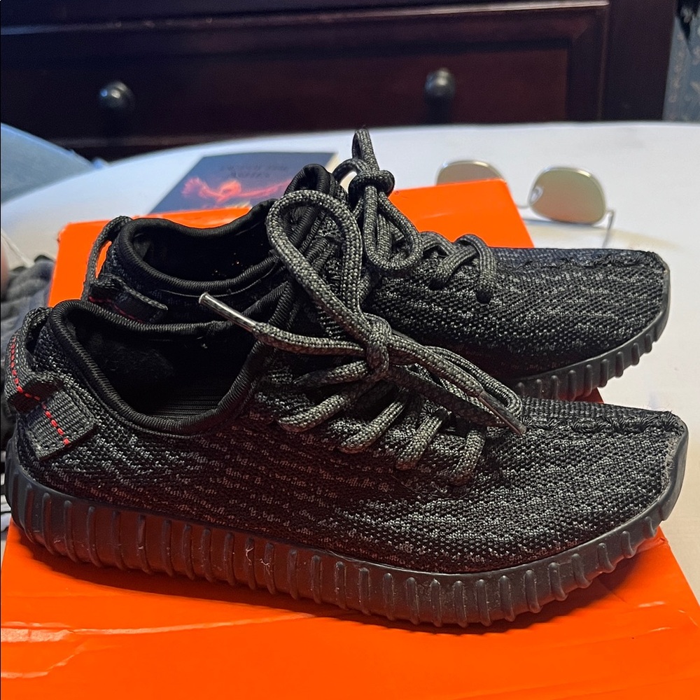 Black yezzy boost v2 350